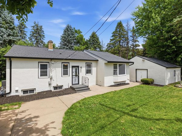 445 Lark Avenue E, Maplewood, MN 55117