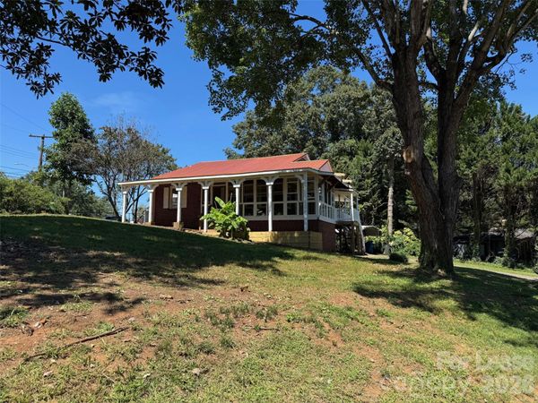 1234 11th Street NW, Hickory, NC 28601