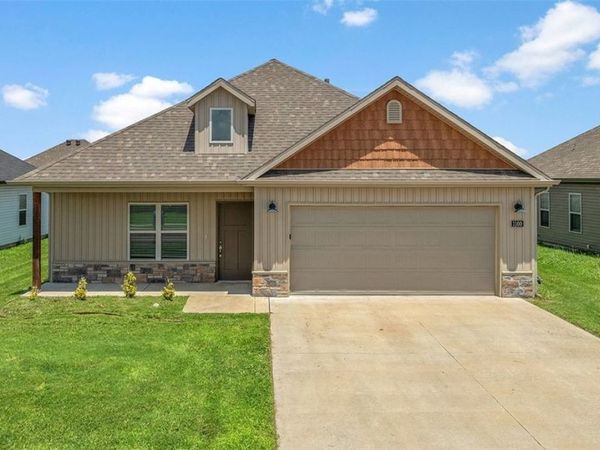 1100 Pebble Pass , Centerton, AR 72719