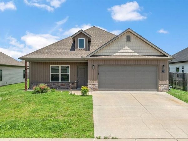 1130 Sunshine Court , Centerton, AR 72719