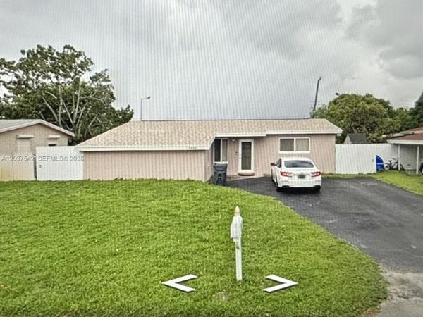 7461 Douglas St , Hollywood, FL 33024