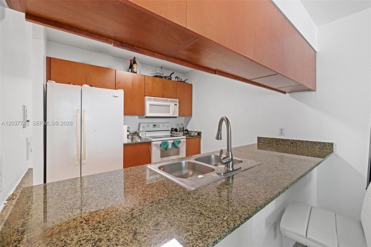 1200 Brickell Bay Dr , Unit 3714, Miami, FL 33131 Photo