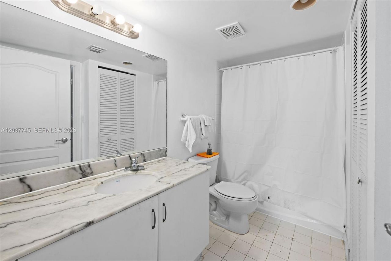 1200 Brickell Bay Dr , Unit 3714, Miami, FL 33131 Photo