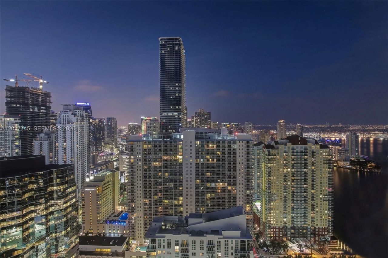 1200 Brickell Bay Dr , Unit 3714, Miami, FL 33131 Photo