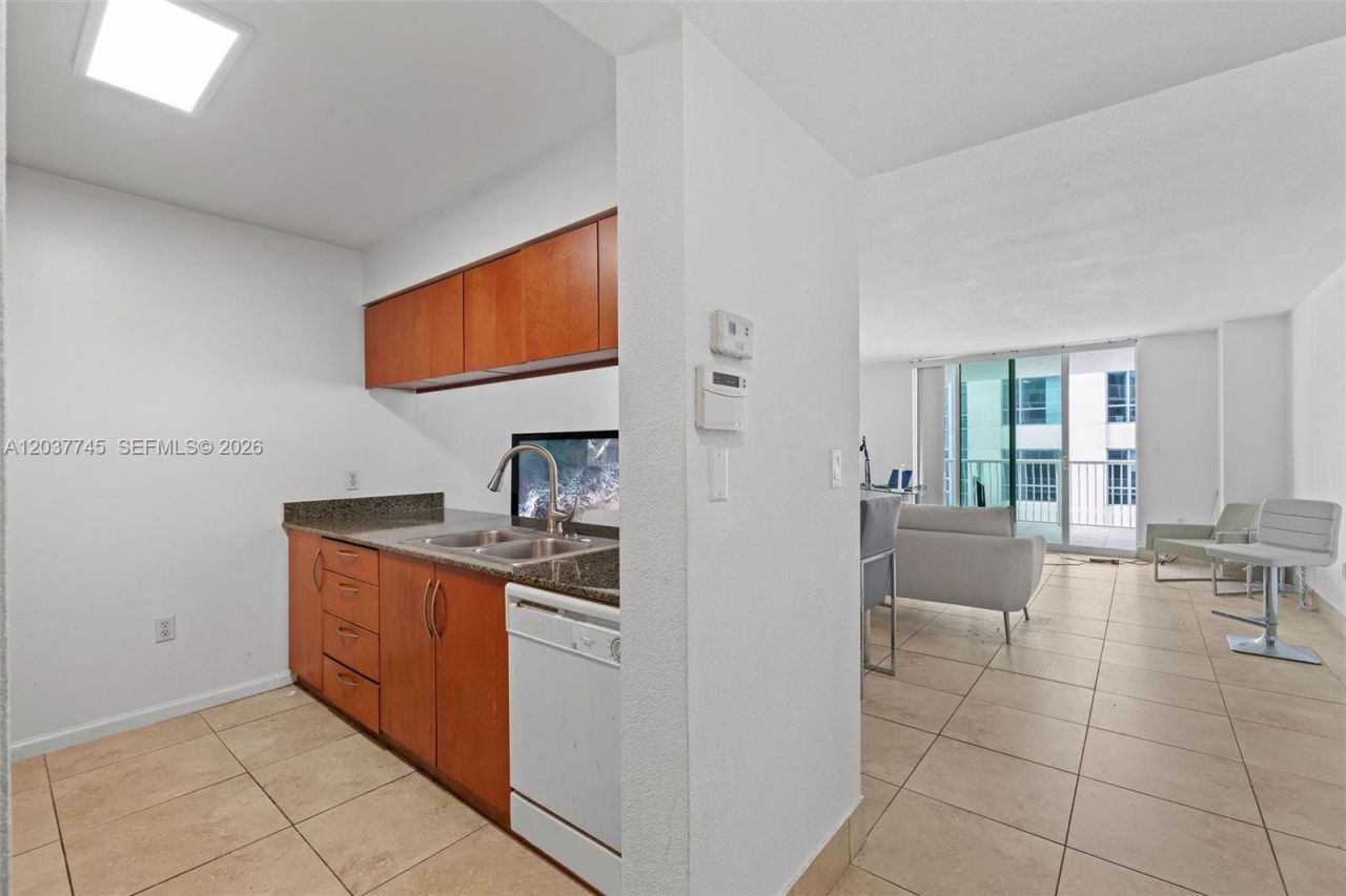 1200 Brickell Bay Dr , Unit 3714, Miami, FL 33131 Photo