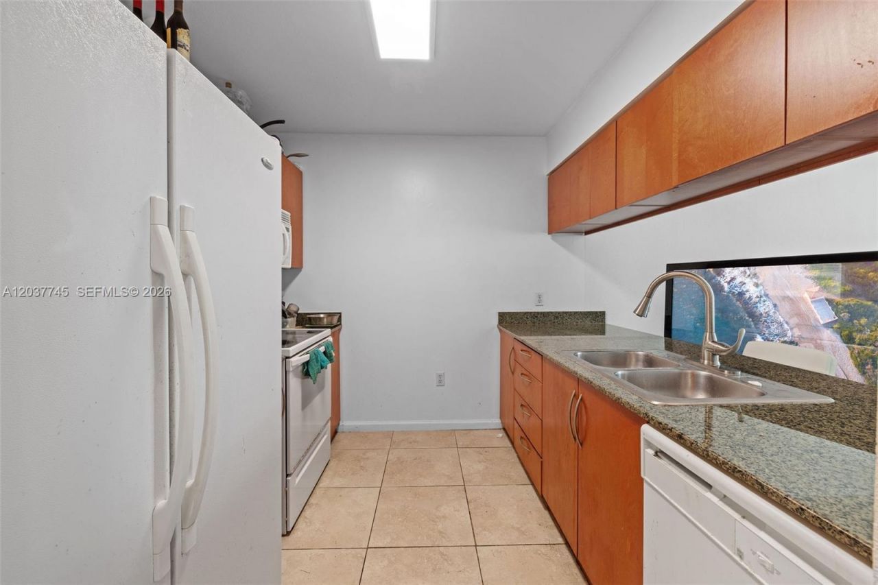 1200 Brickell Bay Dr , Unit 3714, Miami, FL 33131 Photo