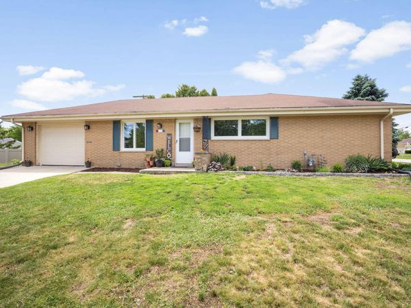 117 W Monroe St, Port Washington, WI 53074