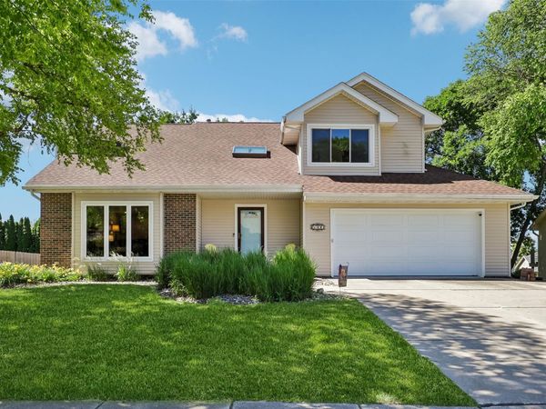 5700 Aspen Drive, West Des Moines, IA 50266