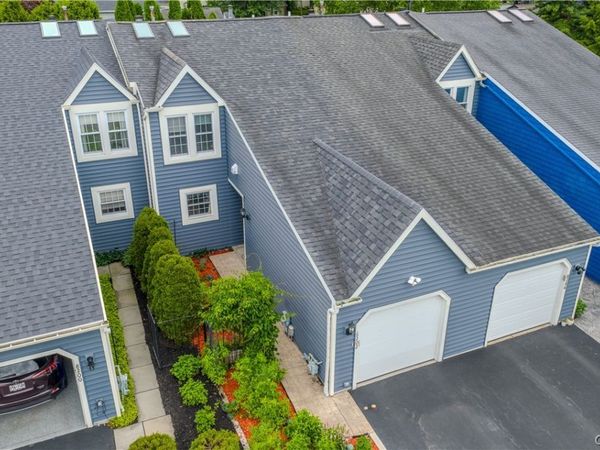 8202 Beehive Circle , Liverpool, NY 13090