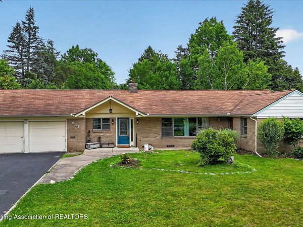 637 Whitehills Drive, East Lansing, MI 48823
