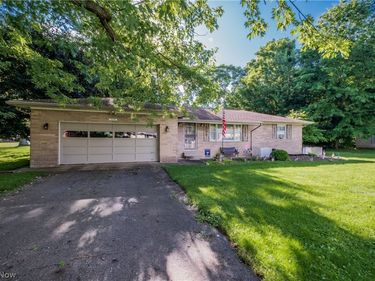 13791 Amodio Avenue NW, Uniontown, OH 44685