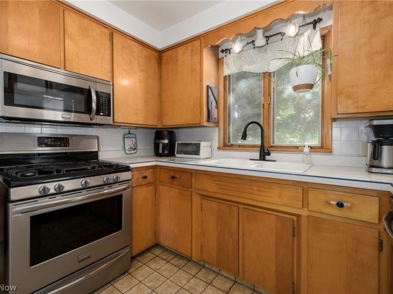 13791 Amodio Avenue NW, Uniontown, OH 44685 Photo 9