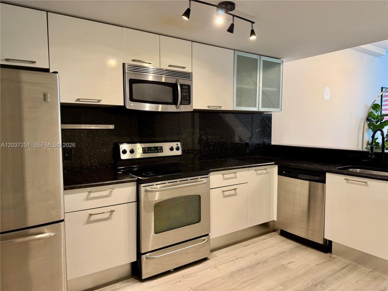 3339 Virginia St , Unit 129, Miami, FL 33133 Photo