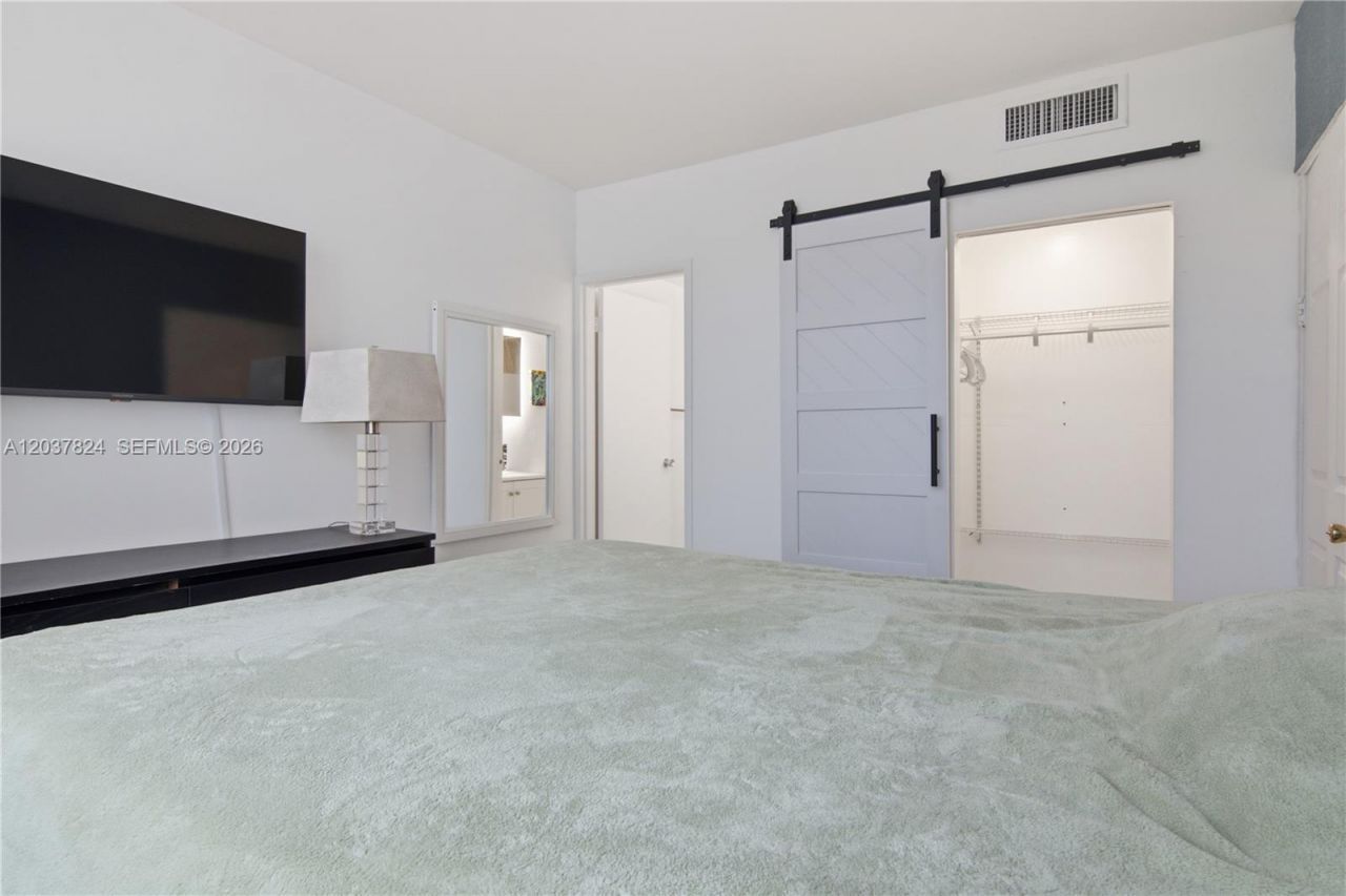 801 Brickell Bay Dr, Unit 764, Miami, FL 33131 Photo