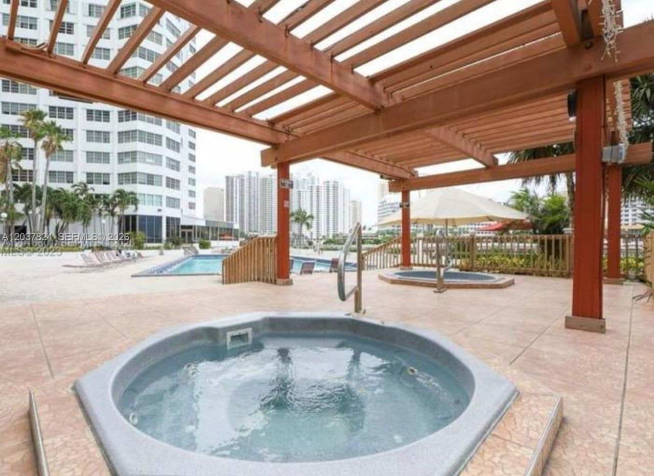 801 Brickell Bay Dr, Unit 764, Miami, FL 33131 Photo