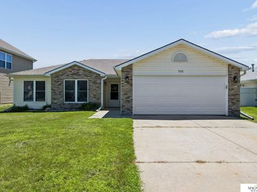 706 Lamont Drive, Lincoln, NE 68528