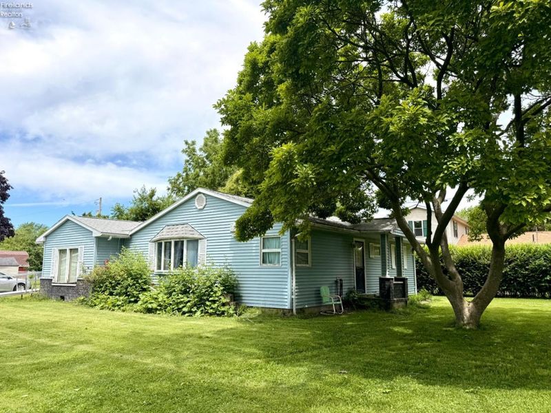 109 W Mohegan, Sandusky, OH 44870 Photo 2