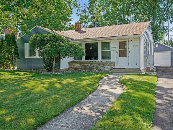 1616 Churchill Drive, South Bend, IN 46617