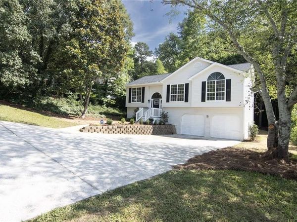 3826 Stoney Creek Drive , Flowery Branch, GA 30542