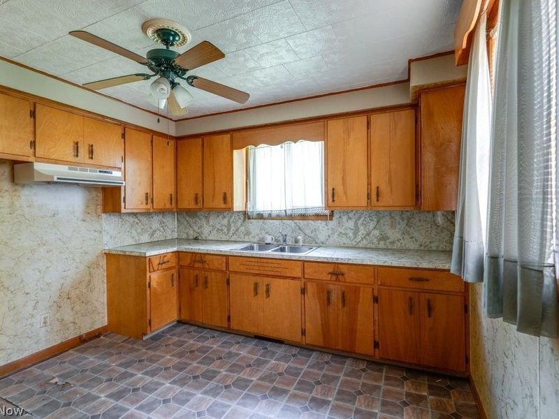 1031 Pike Street , Alliance, OH 44601 Photo 3