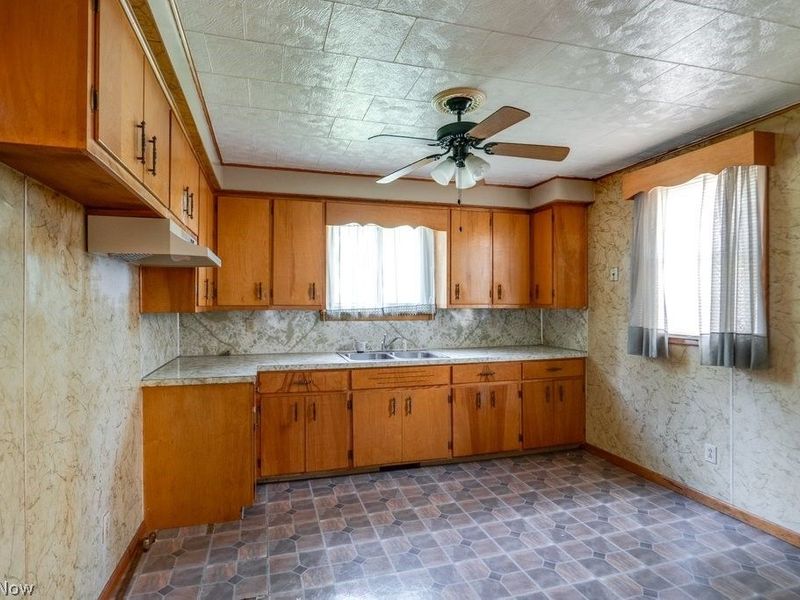 1031 Pike Street , Alliance, OH 44601 Photo 5