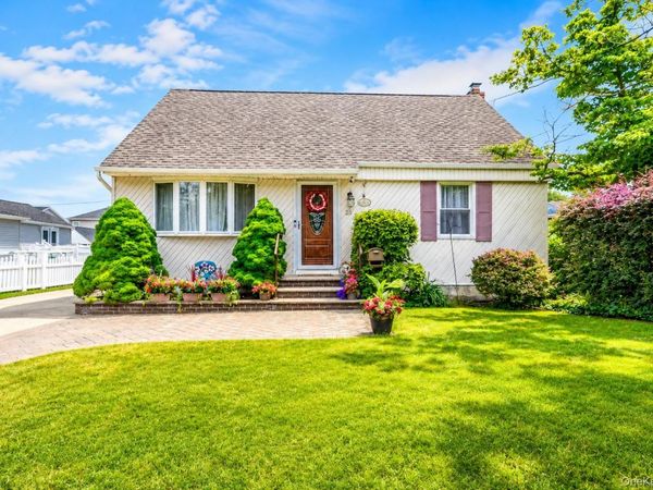 26 Rhode Avenue , Merrick, NY 11566