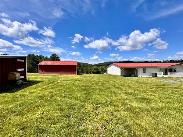 121 ROCKHOUSE RD, FAIRDALE, WV 25839