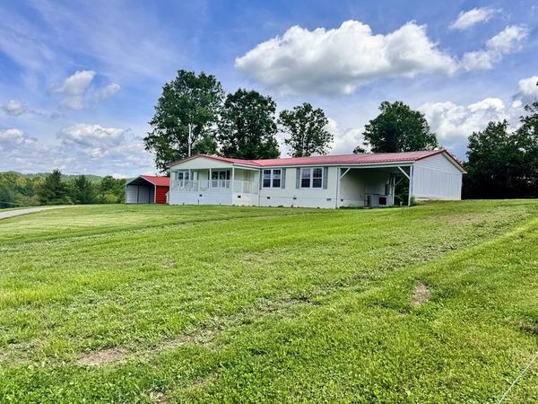 121 ROCKHOUSE RD, FAIRDALE, WV 25839
