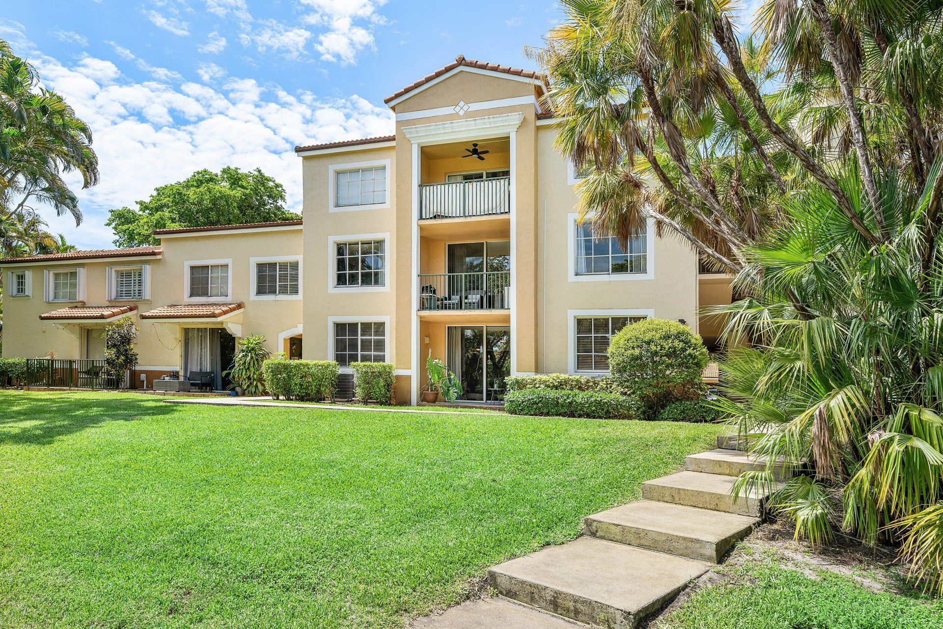 111 Yacht Club Way, Unit 108, Hypoluxo, FL 33462 Photo