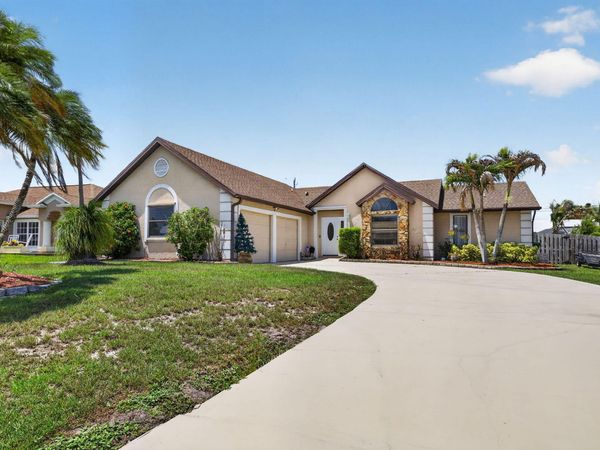 437 SE Nome Drive, Port St. Lucie, FL 34984