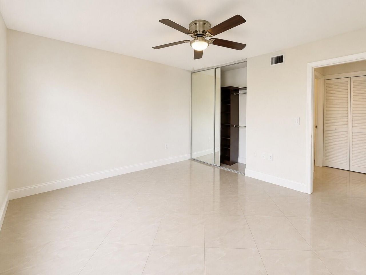 3516 Whitehall Drive, Unit 105, West Palm Beach, FL 33401 Photo