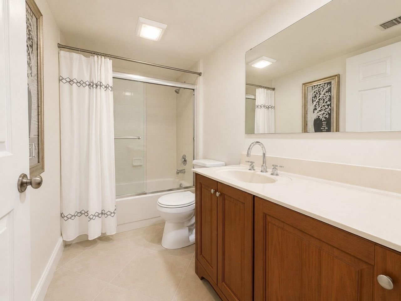 3516 Whitehall Drive, Unit 105, West Palm Beach, FL 33401 Photo