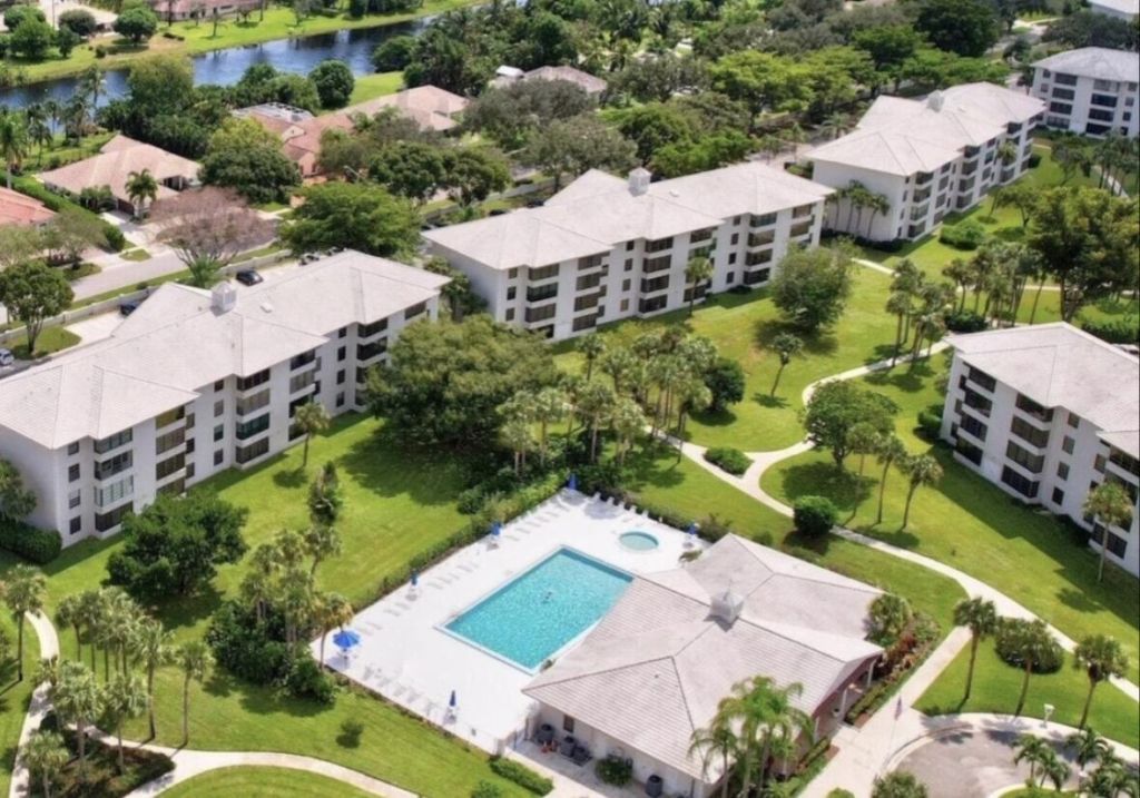 3516 Whitehall Drive, Unit 105, West Palm Beach, FL 33401 Photo
