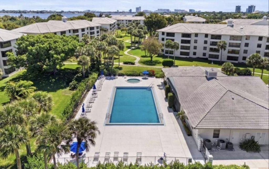 3516 Whitehall Drive, Unit 105, West Palm Beach, FL 33401 Photo