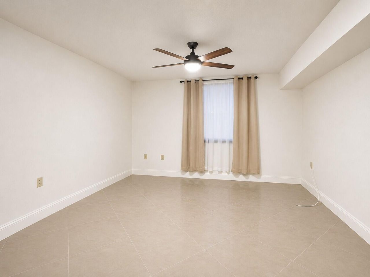 3516 Whitehall Drive, Unit 105, West Palm Beach, FL 33401 Photo