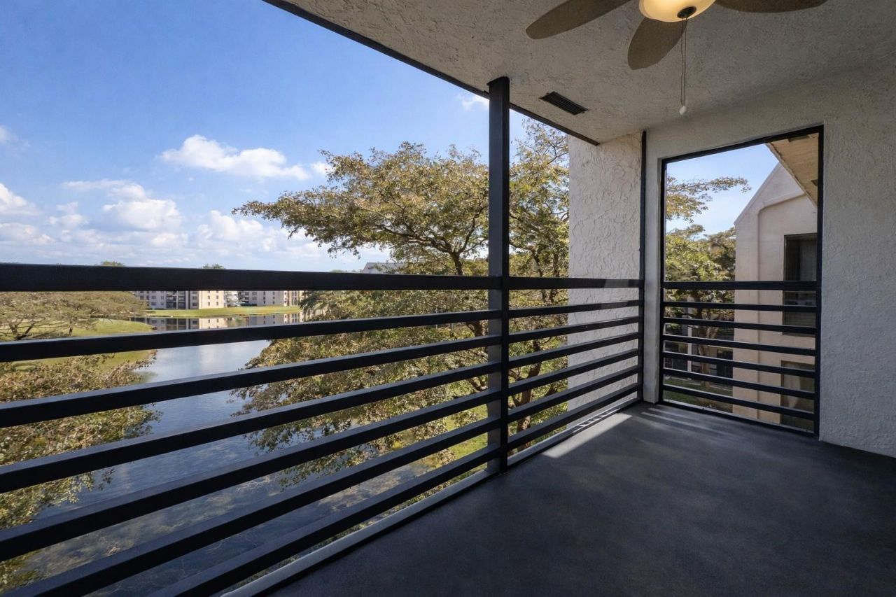 10332 Sunrise Lakes Boulevard, Unit 310, Sunrise, FL 33322 Photo
