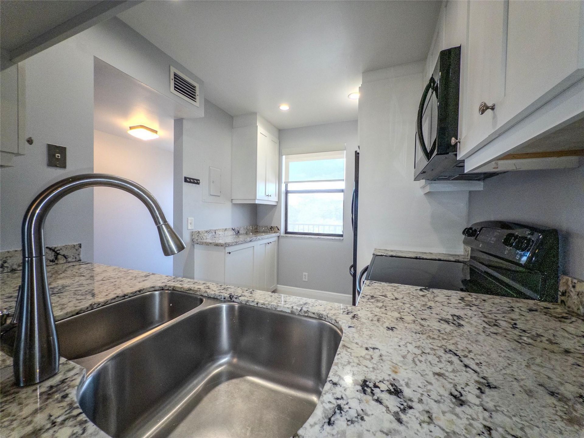10332 Sunrise Lakes Boulevard, Unit 310, Sunrise, FL 33322 Photo