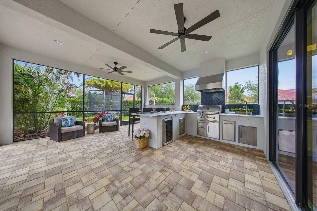 8413 Dunham Station Drive, Tampa, FL 33647 Photo