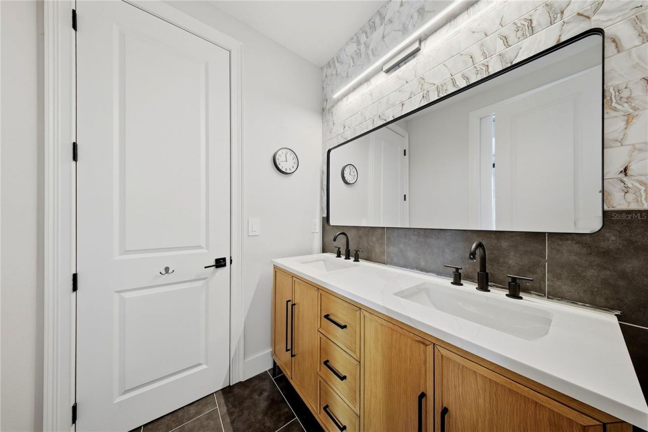8413 Dunham Station Drive, Tampa, FL 33647 Photo