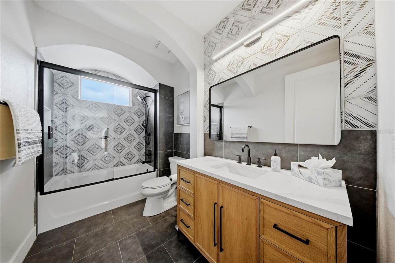 8413 Dunham Station Drive, Tampa, FL 33647 Photo