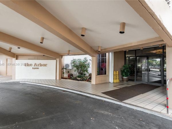 1400 Saint Charles Pl, Unit 701, Pembroke Pines, FL 33026