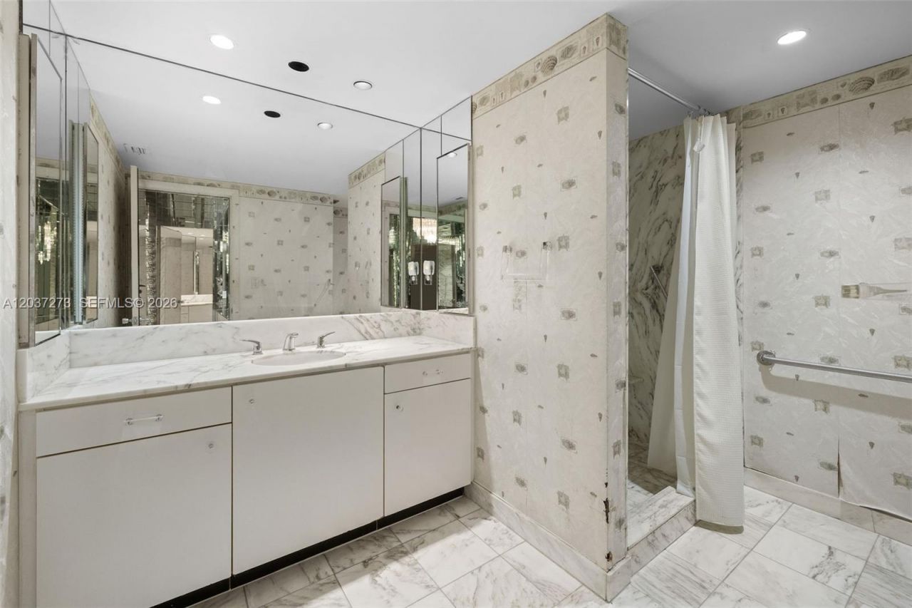 5500 Collins Ave , Unit 1401, Miami Beach, FL 33140 Photo