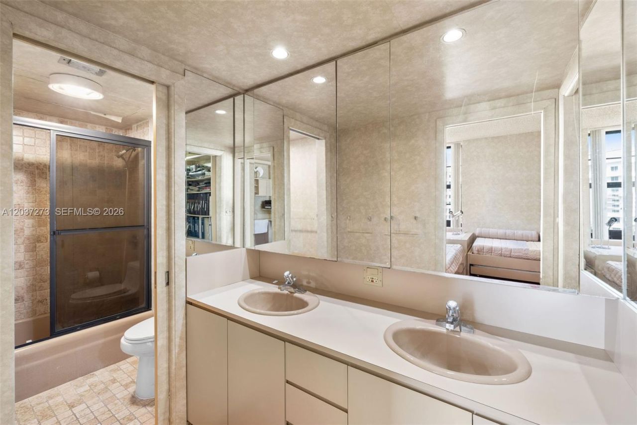 5500 Collins Ave , Unit 1401, Miami Beach, FL 33140 Photo