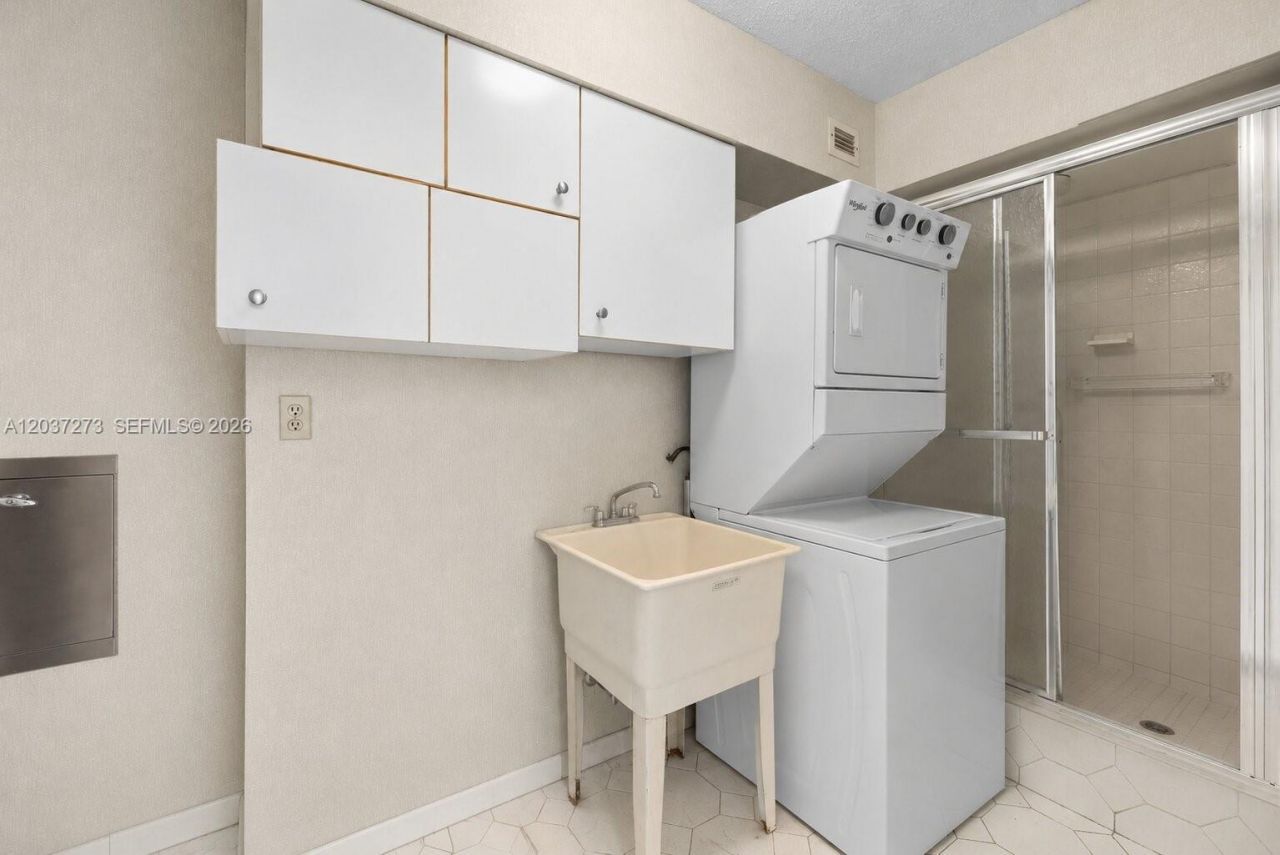 5500 Collins Ave , Unit 1401, Miami Beach, FL 33140 Photo