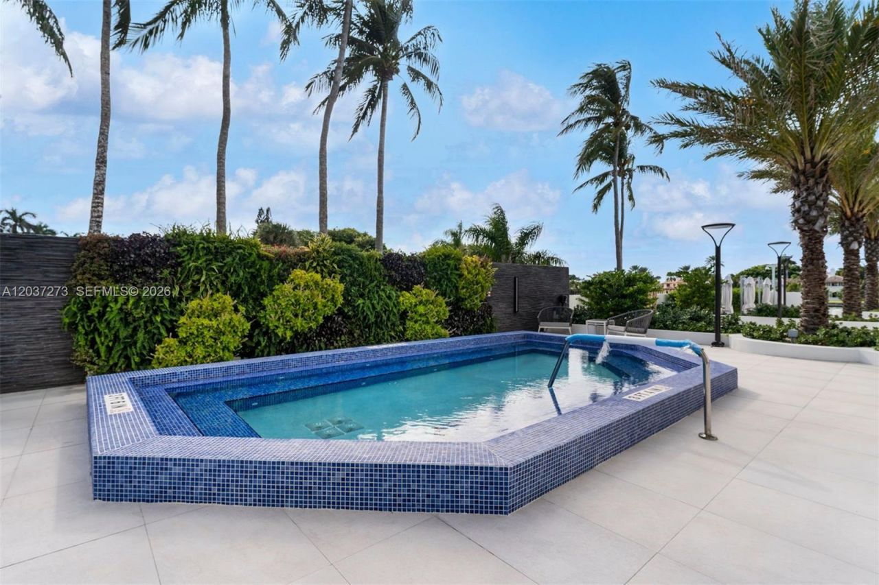 5500 Collins Ave , Unit 1401, Miami Beach, FL 33140 Photo