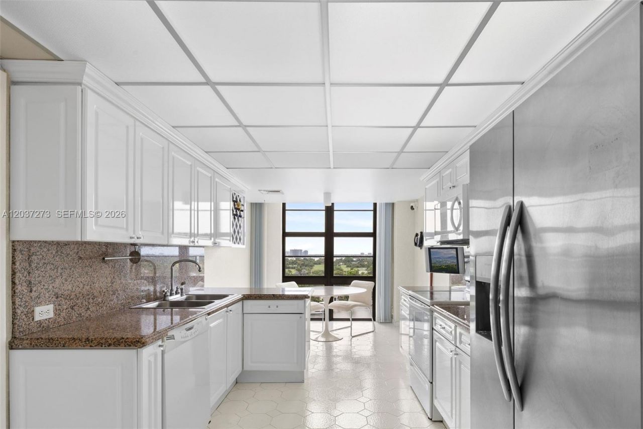 5500 Collins Ave , Unit 1401, Miami Beach, FL 33140 Photo