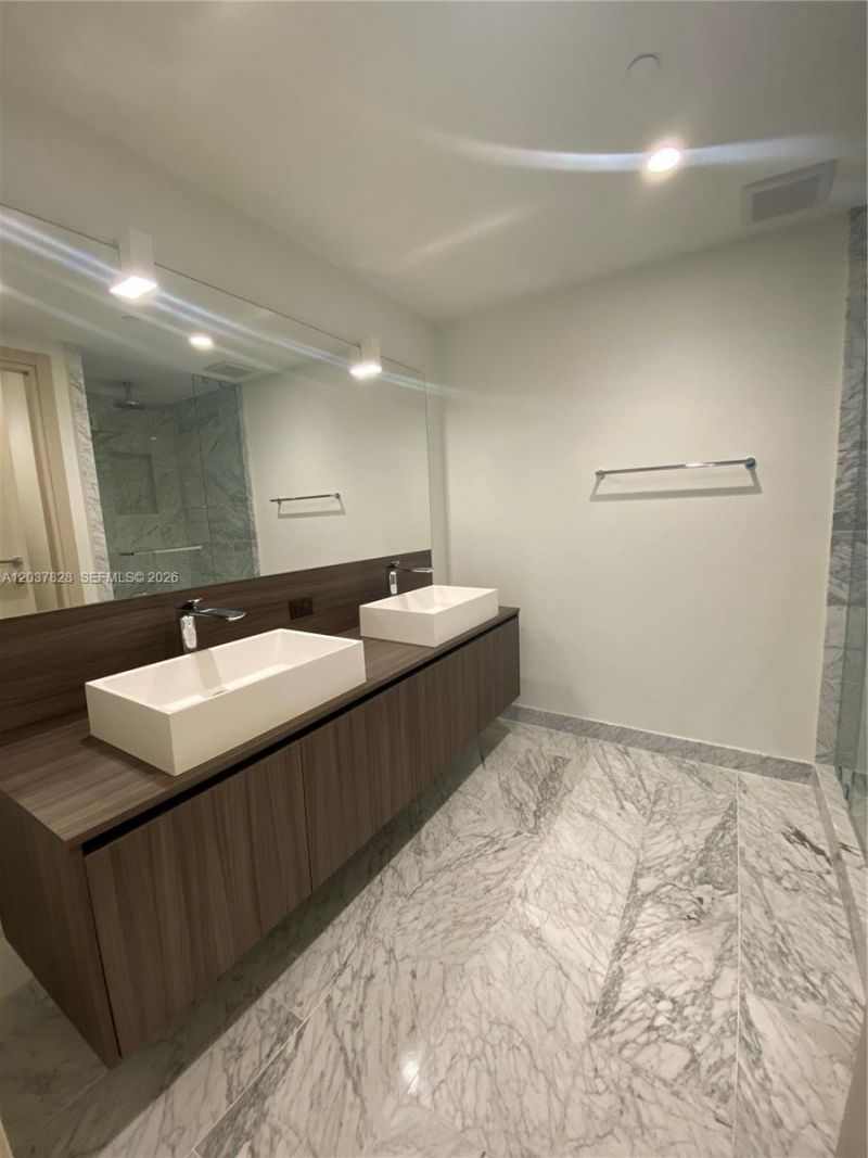 1000 Brickell Plaza , Unit 2007, Miami, FL 33131 Photo