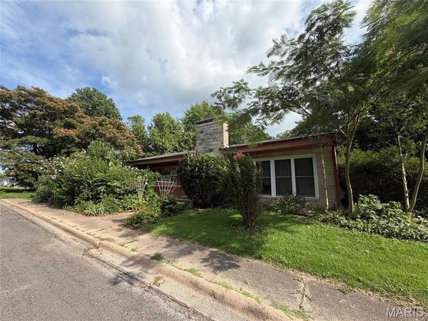 528 W Washington Avenue, Vandalia, IL 62471