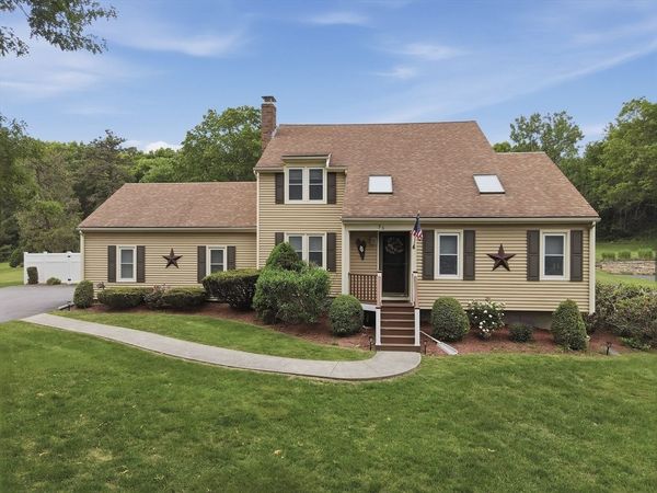 35 Blueberry Hill, Webster, MA 01570