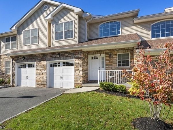 3 Harvey Ct, Clark, NJ 07066